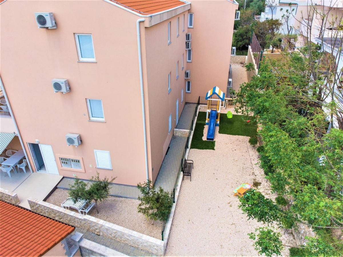 Apartments Kristina, Place For The Family 斯塔拉诺瓦利亚 外观 照片